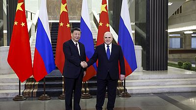 الرئيس الصيني خلال لقاء مع رئيس الوزراء الروسي ميخائيل ميشوستين