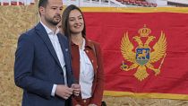Jakov Milatovic, candidato a la presidencia de Montenegro, junto a su esposa