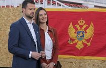 Jakov Milatovic, et sa femme Milena au bureau de vote de Podgorica, capitale du Monténégro, le dimanche 19 mars 2023.