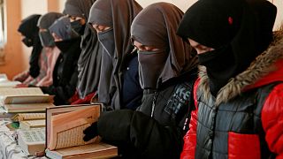 فتيات أفغانيات يتجهن إلى المدارس القرآنية بعد منعهن من دخول المدارس الثانوية