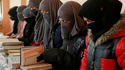 فتيات أفغانيات يتجهن إلى المدارس القرآنية بعد منعهن من دخول المدارس الثانوية