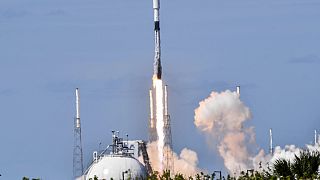 صاروخ سبيس إكس فالكون 9 ينطلق من محطة كيب كانافيرال للقوة الفضائية، يحمل 40 قمراً اصطناعياً للإنترنت لشركة المملكة المتحدة OneWeb. فلوريدا  9 مارس 2023.