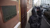 Polizeikräfte vor dem Memorial-Büro in Moskau