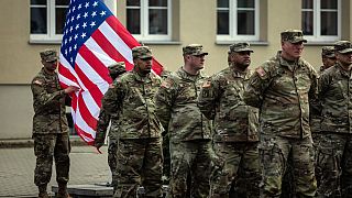  جنود أمريكيون يشاركون في حفل التنصيب، في معسكر كوسيوسكو في بوزنان، بولندا، 21 مارس 2023.