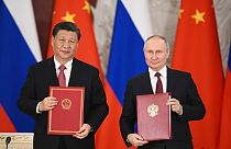  Çin Devlet Başkanı Şi Cinping (sol), Rusya Devlet Başkanı Vladimir Putin 