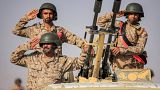 جنود يمنيون على مركبة خلال عرض عسكري لتخريج فوج عسكري في مأرب شمال شرق اليمن