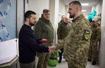 زيلينسكي خلال زيارة الجنود