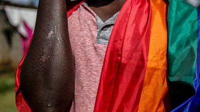 Парламент Уганды принял закон, криминализирующий не только однополый секс, но и причисление себя к ЛГБТ-сообществу.