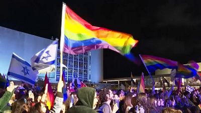 أعلام قوس فزح وإسرائيل خلال الاحتفال