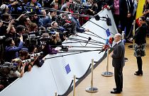 O chanceler alemão, Olaf Scholz, em declarações à imprensa antes do início da cimeira da UE