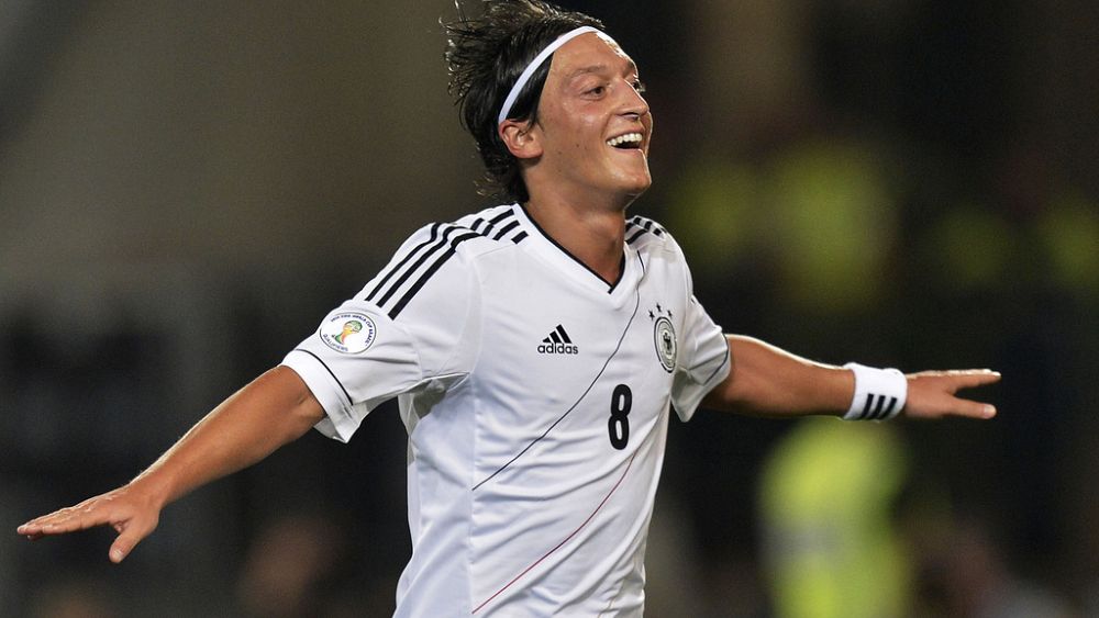 Mesut Özil, 34 yaşında futbola veda etti | Euronews