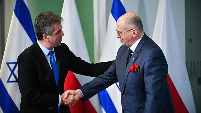 Zbigniew Rau lengyel külügyminiszter és izraeli hivatali partnere, Eli Kohen Varsóban 2023. március 22-én