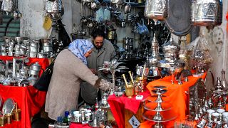En Tunisie, le cuivre retrouve son lustre pour le Ramadan
