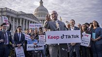 Creadores de TikTok ante el Capitolio en Washington, Estados Unidos