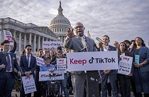 Creadores de TikTok ante el Capitolio en Washington, Estados Unidos
