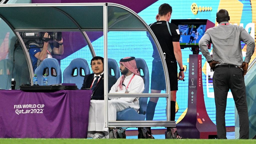 VAR: Referee suspended for using fan’s phone to disallow goal | Africanews