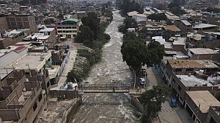 Il fiume Rimac in piena a Lima