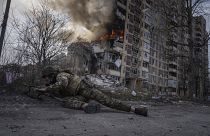 Украинский военный в Авдеевке после российского авиаудара
