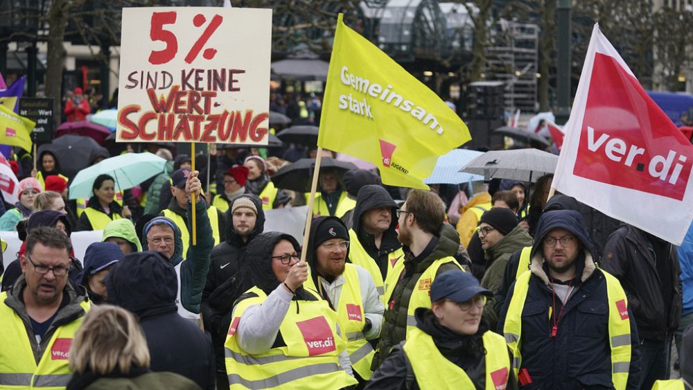 Germany: Travel chaos as unions ground all transport