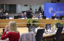 Председатель Саммита ЕС Шарль Мишель и его участники в зале заседаний