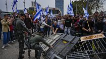 Διαδηλωτές και δυνάμεις ασφαλείας στο Τελ Αβίβ