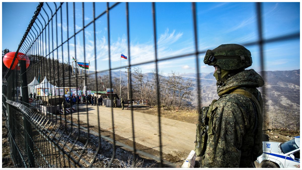 جندي مرابط على الحدود في إقليم ناغورني قره باغ 
