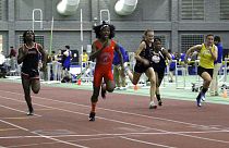 Transseksüel atlet Terry Miller (soldan ikinci), 55 metre koşu finalini en soldaki transseksüel atlet Andraya Yearwood'u geçerek elde etmişti (arşiv)
