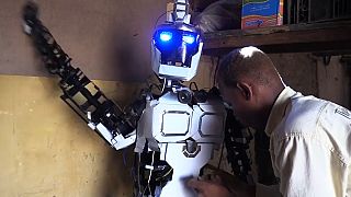 Un Soudanais conçoit des robots à partir de déchets 
