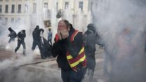 Слезоточивый газ против протестов. Лион, Франция