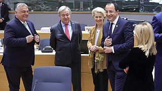 Ο Νίκος Χριστοδουλίδης με την Ούρσουλα φον Ντερ Λάιεν και τον Αντόνιο Γκουτέρες στη σύνοδο κορυφής της ΕΕ στις Βρυξέλλες 