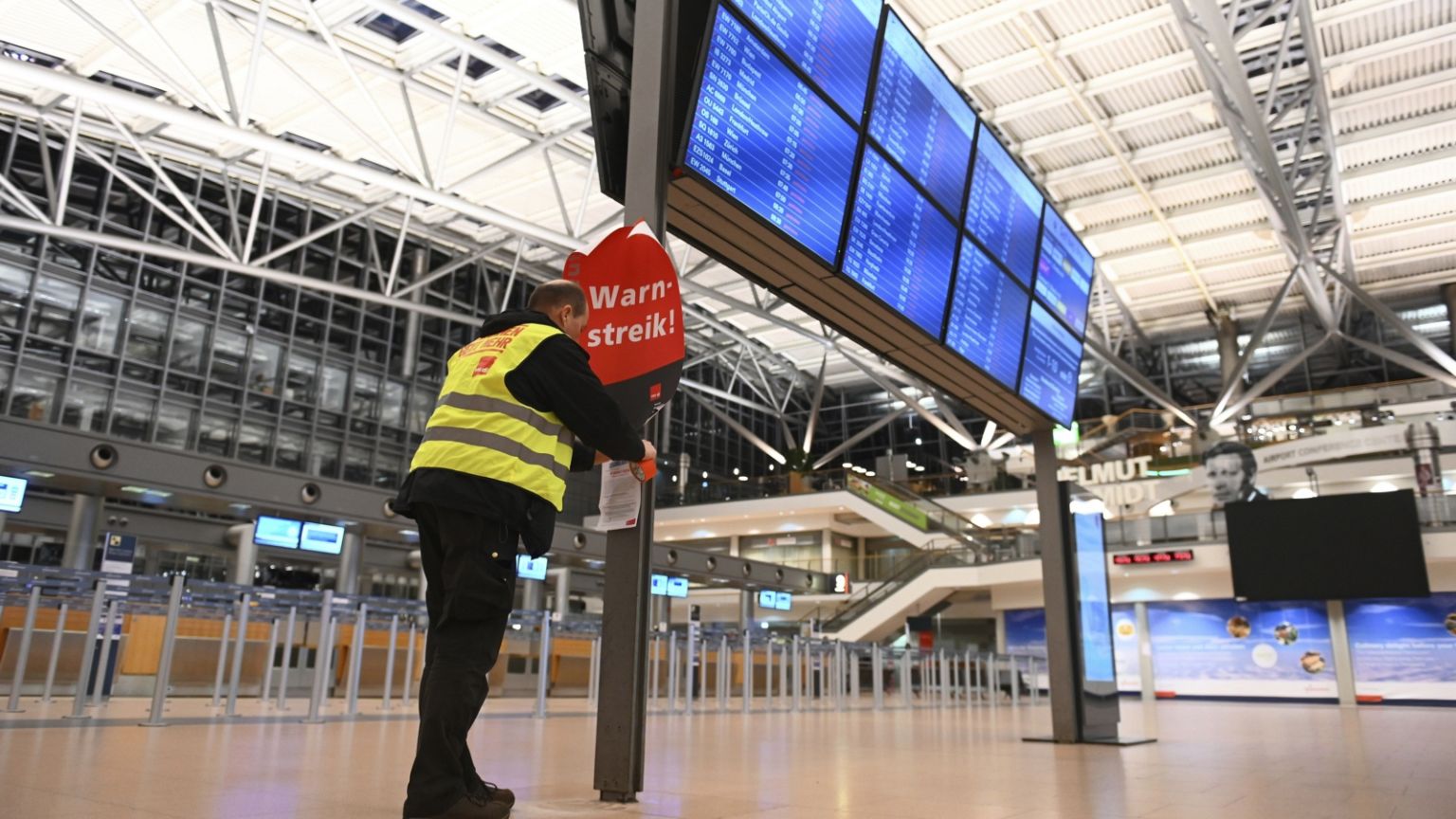 Figyelmeztető sztrájk két héttel ezelőtt, a hamburgi repülőtéren