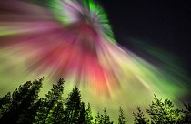 Aurora boreal coloriu o céu de Rovaniemi