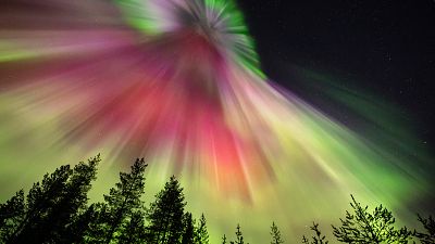 Aurora boreal coloriu o céu de Rovaniemi