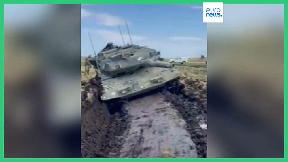 Are Leopard 2 tanks getting stuck in the mud in Ukraine?