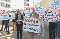 مظاهرة أمام السفارة الفرنسية بالرباط تنديداً بقرار قاضي التحقيق الإفراج عن جاك بوتييه