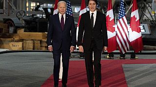 El presidente de estados Unidos, Joe Biden, acompañado del primer ministro de Canadá, Justin Trudeau.  