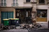 La manifestación de este jueves contra la reforma de las pensiones en París se vio empañada por la destrucción de mobiliario urbano y de escaparates comerciales.