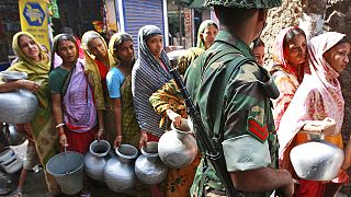 Distribution d'eau à Dhaka au Bangladesh (Archive)