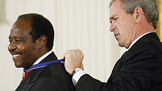 Dönemin ABD Başkanı George W. Bush, 2005'te Rusesabagina'yı Özgürlük Madalyası'yla ödüllendirmişti (arşiv)