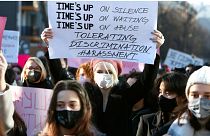 مسيرة للاحتجاج على التحرش الجنسي بالنساء على مواقع التواصل الاجتماعي وسياسة الإفلات من العقاب على هذا النوع من العنف، مقدونيا، 3 فبراير 2021