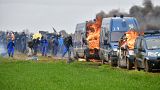 Protesto degenerou em "campo de batalha" entre manifestantes e as autoridades