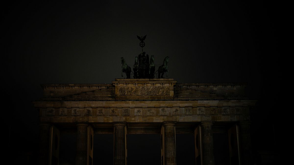 Бранденбургские ворота без подсветки в "Час Земли" 25 марта 2023