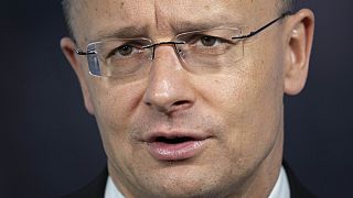 Le ministre hongrois des Affaires étrangères veut retirer OTP Bank de la liste ukrainienne des "sponsors internationaux de la guerre".