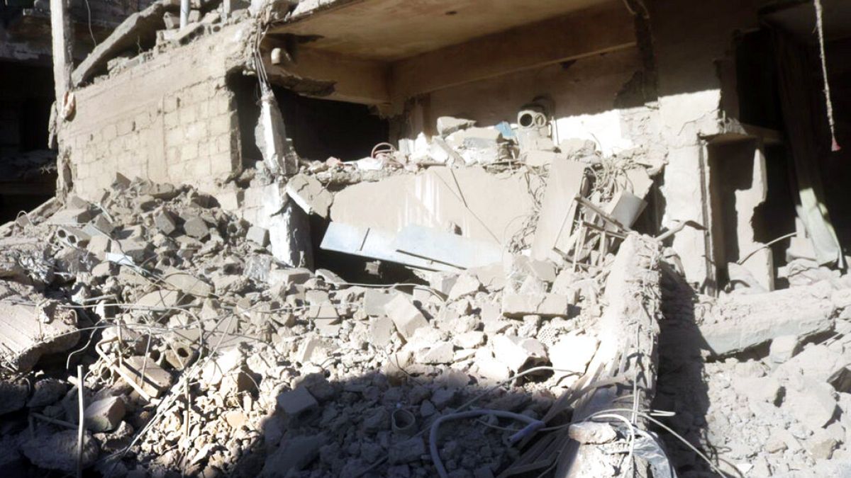 أنقاض مبنى مدمر في دير الزور، سوريا، 8 مارس 2023