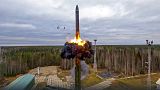 A képen egy Yars interkontinentális ballisztikus rakéta látható orosz nukleáris rakétatesztelés közben 