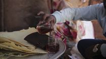 Au Soudan, le "doux-amer", la boisson préférée du ramadan