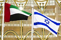 العلمان الإماراتي والإسرائيلي في معرض إكسبو 2020 في دبي، الإمارات العربية المتحدة، 31 يناير 2022