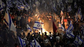 Tüntetés Tel Avivban a védelmi miniszter menesztése után