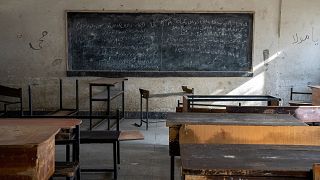 یک کلاس درس که قبلا برای دختران استفاده می‌شد، در کابل، افغانستان، پنجشنبه، ۲۲ دسامبر ۲۰۲۲ خالی است.