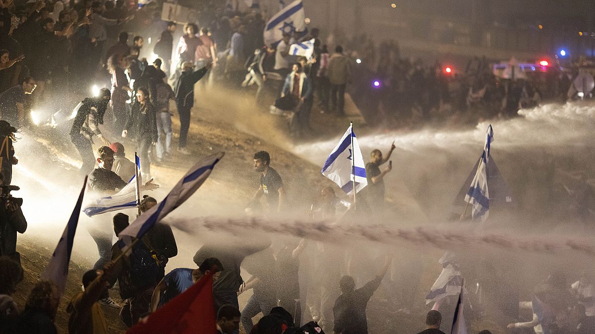 جانب من المظاهرات المناهضة لرئيس الوزراء الإسرائيلي